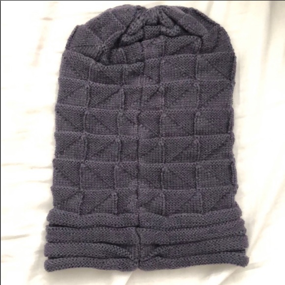 Gift Alert! 🎁 Grey Slouchy Knit Hat - Picture 2 of 2